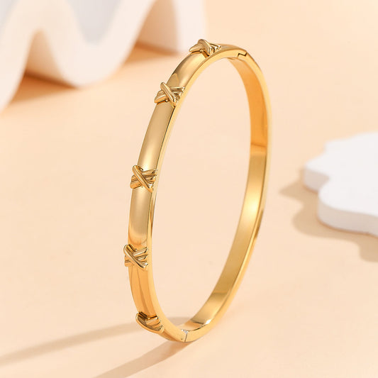 Makkafinds® Harmony Filigree Gold Bangle