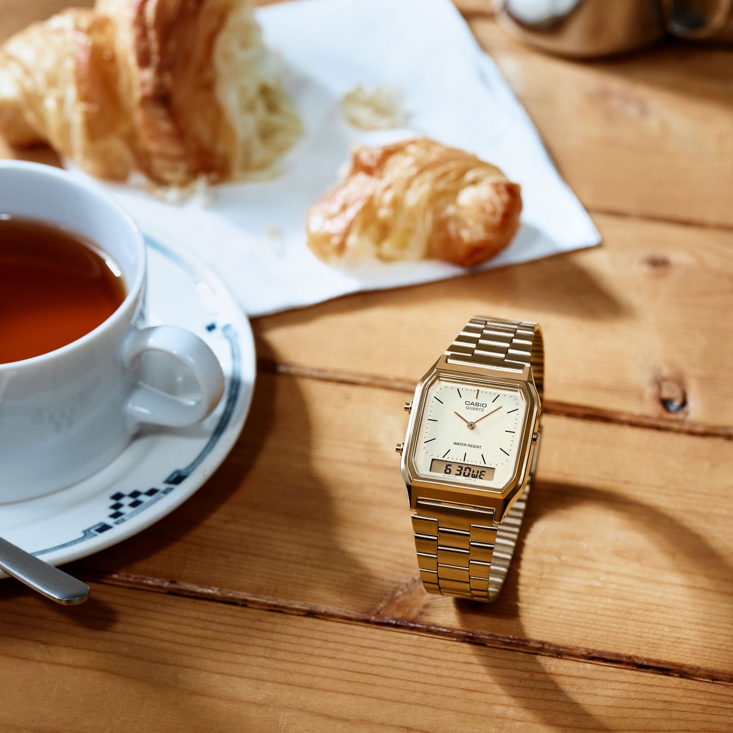 Makkafinds®  Retro Casio Watch